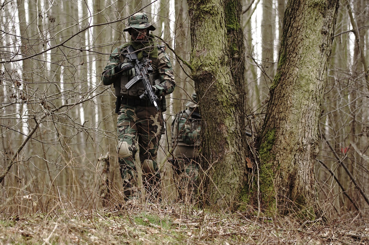 Militari nel bosco