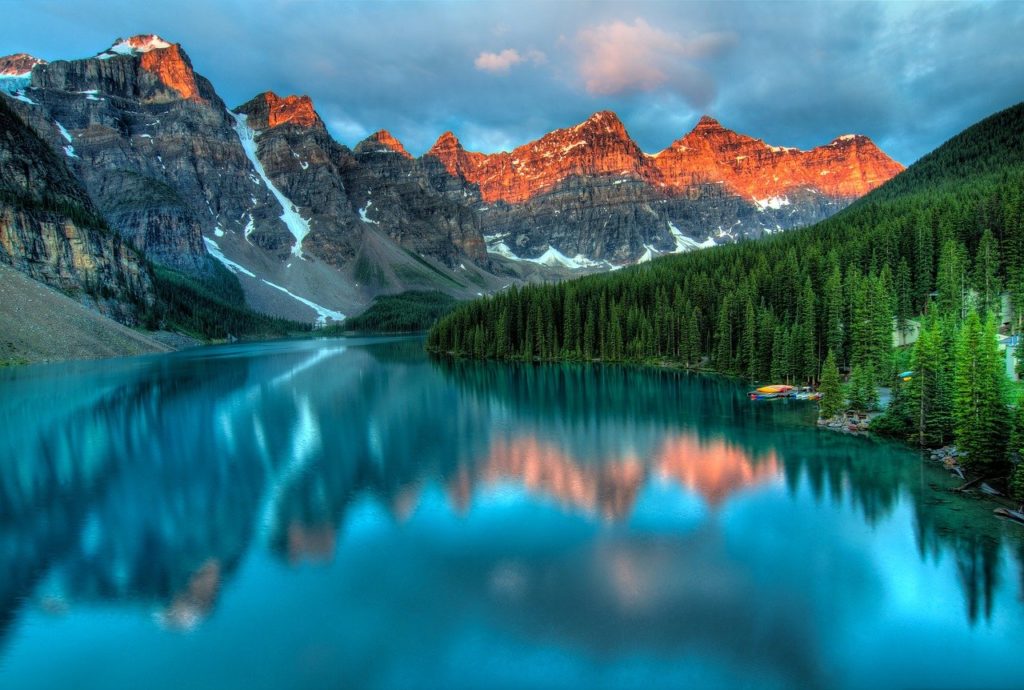 Tipico lago del Canada